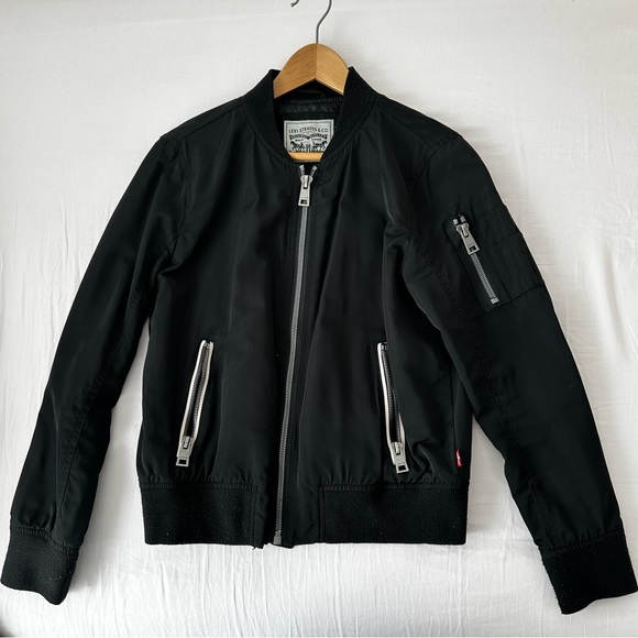 Levi's Lightweight Bomber Jacket in black - Picture 8 of 8